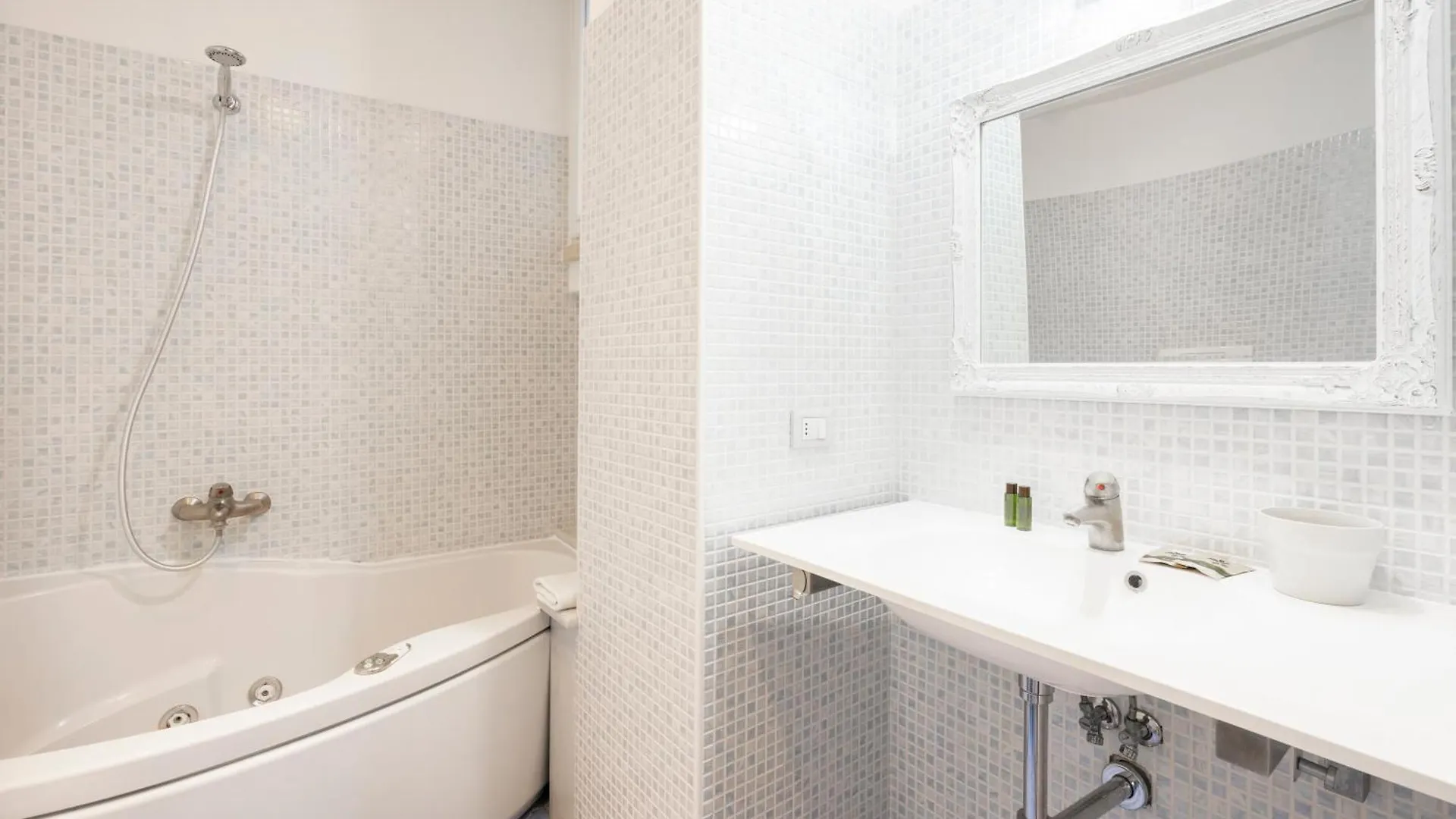 Sprone Apartment Florencie 0*,